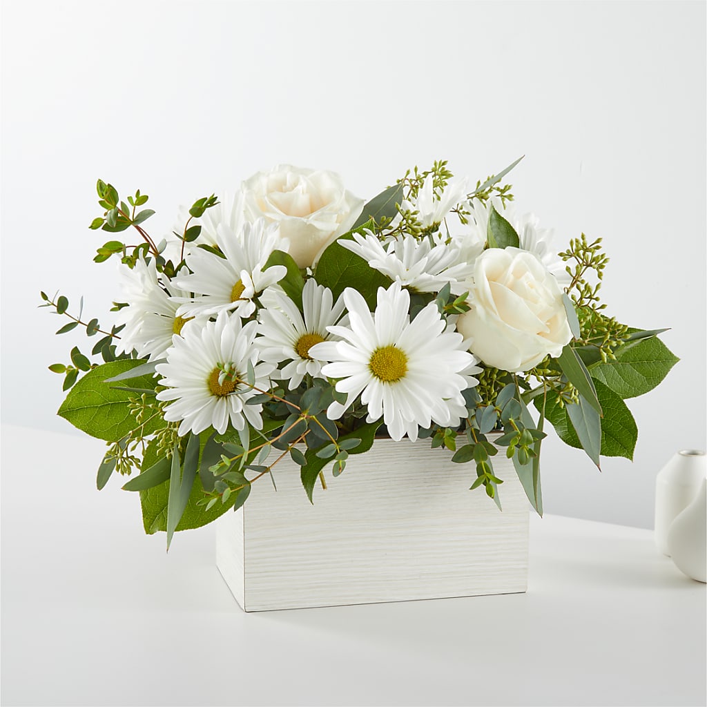 Fresh Linen Box Bouquet – Blossom Shop, Traverse City MI