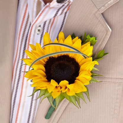 Free Spirit Boutonniere –  Blossom Shop, Traverse City MI